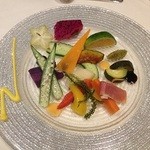 エスカーレ - 色とりどりの島野菜のガルグイユサラダ