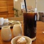 アイスコーヒーとシュークリーム