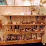 オーガニック洋菓子&ギフト こだわりぷりん エクリュ - 店内。