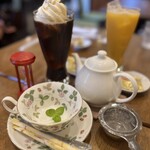 茶房万葉人 - アップルティー、コーヒーフロート、オレンジジュース