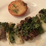 ブション - 子羊腿肉のブロシェット　ローズマリー風味