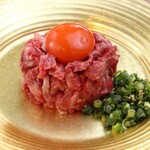 Kuroge wagyu yakiniku namahorumon sandaimetegari - ユッケ風炙りレアステーキ