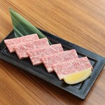 Kuroge wagyu yakiniku namahorumon sandaimetegari - 上ロース