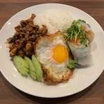 酒とタイ料理 サパーン - ガパオライス