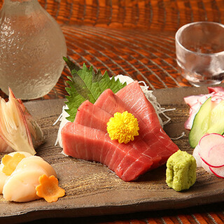 Seasonal seafood delivered directly from the fishing port ◆ Enjoy assorted sashimi or other special dishes ♪