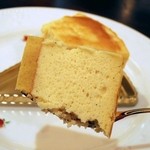 オーガニック洋菓子&ギフト こだわりぷりん エクリュ - 表面のソースは、イチジクでしょうか。