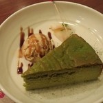 鳴神 - 抹茶のスフレチーズケーキ～黒糖アイス添え～