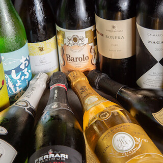 種類豐富的葡萄酒和日本酒等，各種各樣的酒類菜單