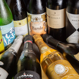 種類豊富なワインや日本酒など、幅広いアルコールメニュー