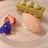 坂の上レストラン - ピスタチオのケーキとイチゴのソルベ