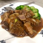 梅山飯店 - 牛バラ肉煮込み