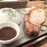 クラフトビールタップ グリル＆キッチン - 厚切りポークステーキ 