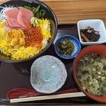 お魚天国 海鮮食事処 - 三色丼（ウニ・いくら・マグロ）¥2310-