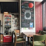 Craftbeer&Filipinofood&Coffee terrace38 - なんだか自宅感のある店内