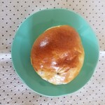 ベーカリー マーチ - 豆パン 80円
