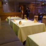 四川料理 桃源郷 - 【2013年09月】落ち着いた感じの店内（入口寄り）。