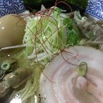 麺や而今 - 舞茸踊る鶏湯そば～牡蠣のコンフィ添え～+半熟味付け煮玉子(2013/10)