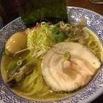 麺や而今 - 舞茸踊る鶏湯そば～牡蠣のコンフィ添え～+半熟味付け煮玉子(2013/10)