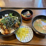 鶏膳 総本店 - 焼きとり丼780円