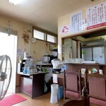 有宝 - カウンターとテーブル1席のこじんまりとした店内