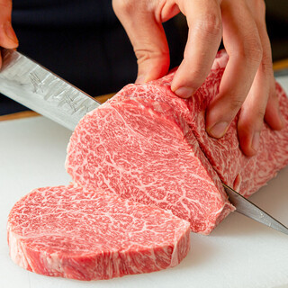 Please enjoy the Wagyu beef carefully selected by our connoisseurs.