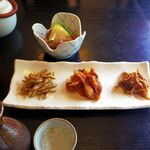Hama Ushikawa Zakanaten - 鯉の酢煮・ワカサギや川海老の佃煮とキノコおろし
