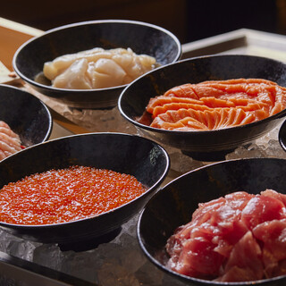 グランドエール名物「勝手丼」で新鮮なお刺身をお楽しみください