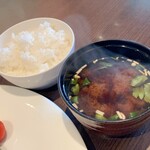Kicchin Kokoro - ご飯と赤出汁　※パンとスープに、変更も可能
