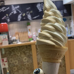 ミルク&パフェ よつ葉ホワイトコージ - ソフトクリーム「ミックス」(税込390円)