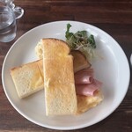 カフカ - モーニングセット（トーストとサラダ）