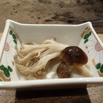 柳家 - 舞茸と地の茸を口直しに