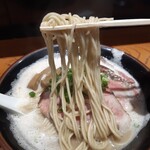 中華蕎麦 ひら井 - 麺は中細ストレート！