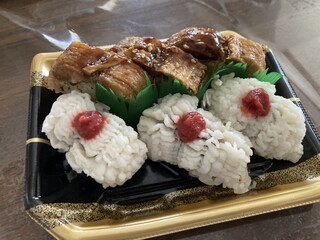 Sakon - 湯引きした鱧に梅肉乗せたビジュアルが目を惹く