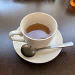 バルバルキッチンアメリ - 毎度お馴染みカップコンソメスープ
      今日はなぜかちょっとぬるかったり。