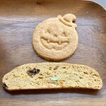 バルバルキッチンアメリ - 自家製クッキー二種
      フロア係の奥さんお手製の甘味はこの店の売りだ。