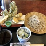 久下屋脩兵衛 - 秋の天せいろ（そば）大盛り、1,100円＋220円税別。