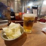 串かつ 天ぷら ひろかつ - 生ビールとキャベツ