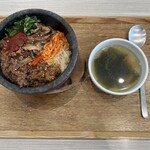 韓美膳 - 牛カルビ石焼ビビンバ（スープ付き）1188円