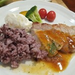 キッチン ブルー グローブ - ご飯を乗せて、ソースを吸わせます