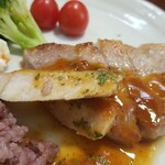 キッチン ブルー グローブ - ロースソテーの断面