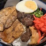 平和旭川本店 - 五種の豚丼