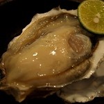 千春鮨 - でっかい厚岸の牡蠣