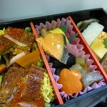 Ekibenya - 押し寿司とちらし寿司のお弁当(2013/10/25撮影)