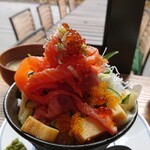 Jimbochousushiwasabi - 箸だと食べにくいのでスプーンがついてきます。