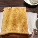 喫茶マック - toastのみみ3方向cutしてあります.
細いので食べやすいです.