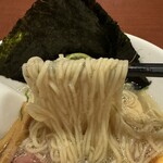 酒肴場 屯 - 全粒粉入りのツルパツ麺は風味も抜群