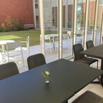 HARIO CAFE Karuizawa Ando Bijutsukan Ten - View of the Courtyard from Inside the Cafe