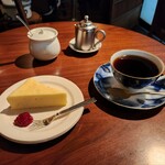 草枕 - チーズケーキと本日のコーヒー