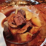 純米酒とお出汁 雲母 - 鹿の赤ワイン煮込み