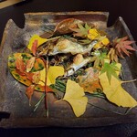 菊乃井 - 焼物は子持ち鮎塩焼き、カボス味噌、蓼酢